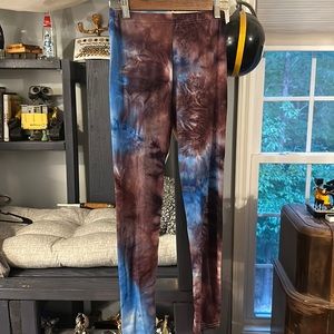 Cool tie dye leggings! ☮️🧿